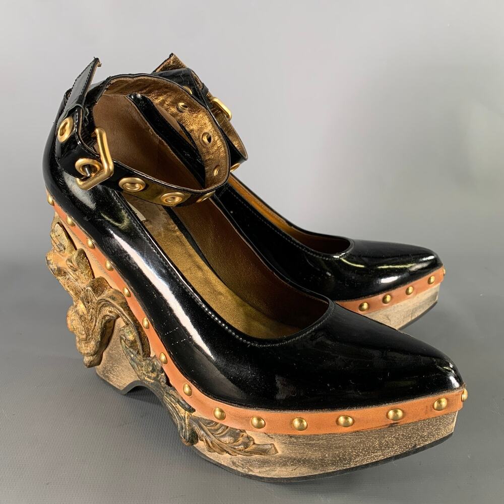 MIU MIU Fall 06 Size 8 Black Gold Patent Leather Platform Pumps